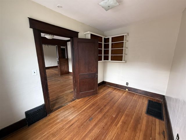 329 S Clemens Avenue, Lansing, MI 48912