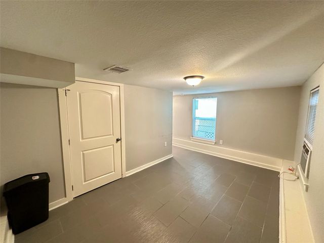 1304 Ursuline Street, Galveston, TX 77550