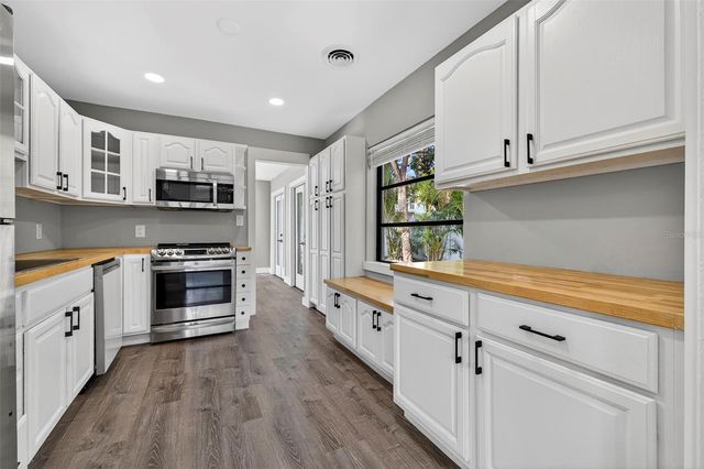 181 20TH AVENUE N, St Petersburg, FL 33704