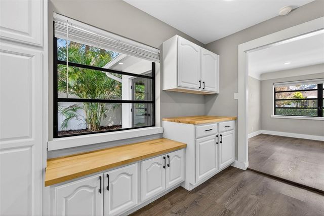 181 20TH AVENUE N, St Petersburg, FL 33704