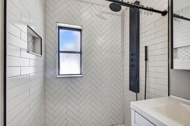 181 20TH AVENUE N, St Petersburg, FL 33704