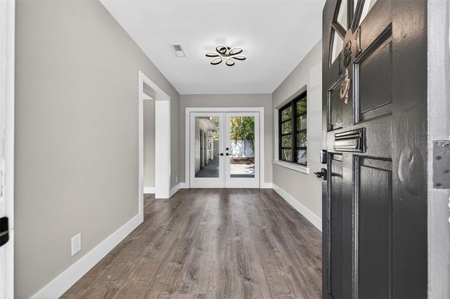 181 20TH AVENUE N, St Petersburg, FL 33704