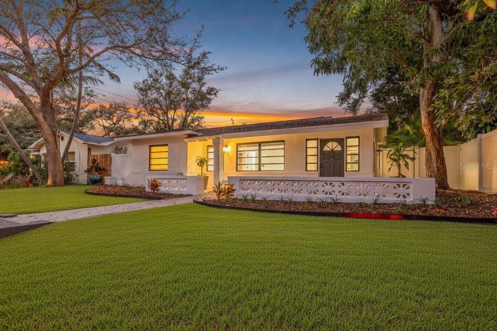 Image 3 of property listing at 181 20TH AVENUE N, St Petersburg, FL 33704