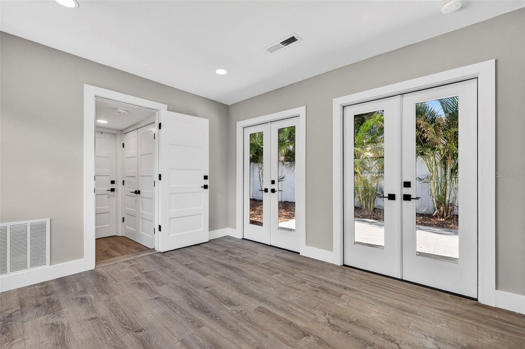 Image 21 of property listing at 181 20TH AVENUE N, St Petersburg, FL 33704