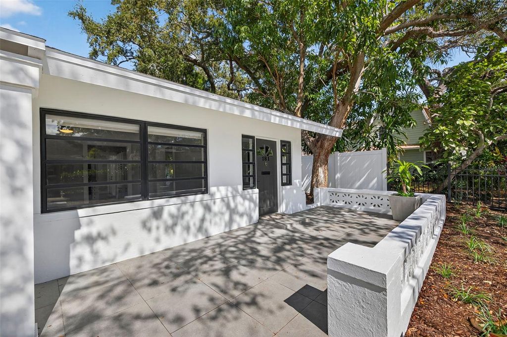 Image 4 of property listing at 181 20TH AVENUE N, St Petersburg, FL 33704