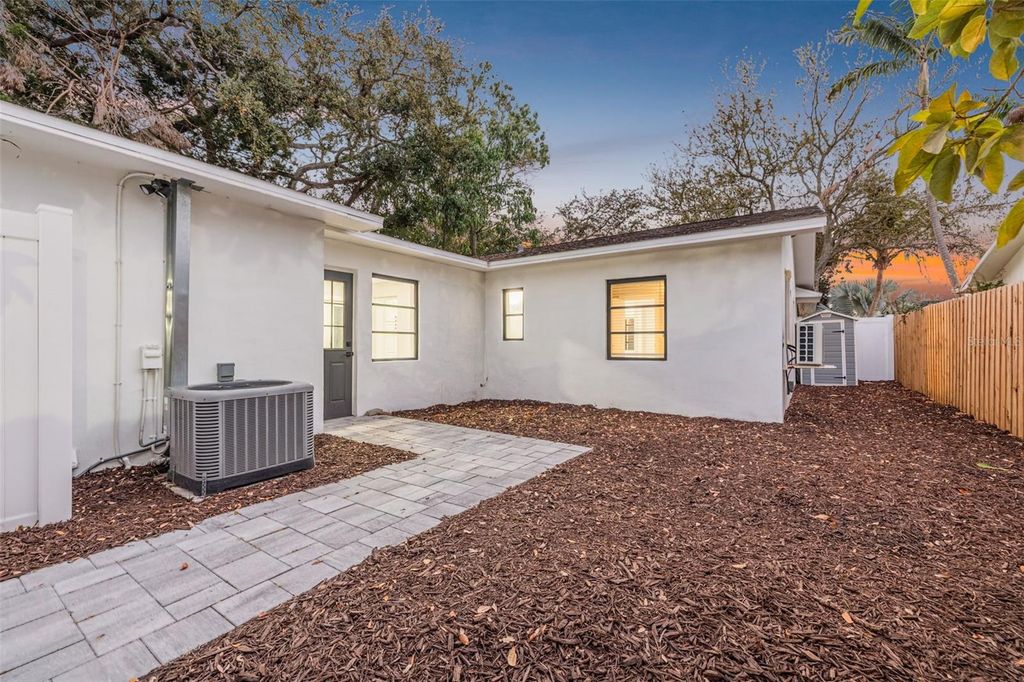 Image 34 of property listing at 181 20TH AVENUE N, St Petersburg, FL 33704