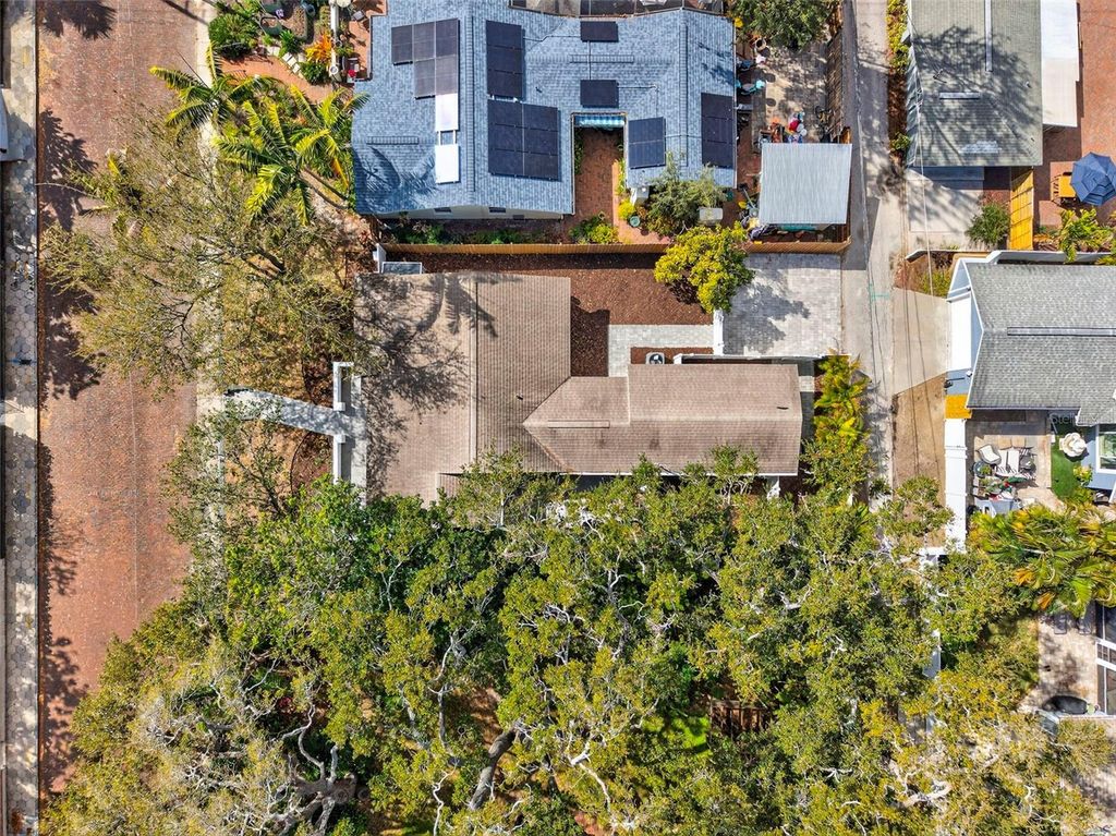 Image 38 of property listing at 181 20TH AVENUE N, St Petersburg, FL 33704