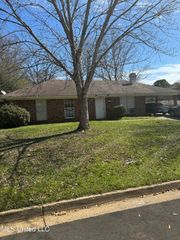 2490 Oak Grove Lane, Jackson, MS 39212