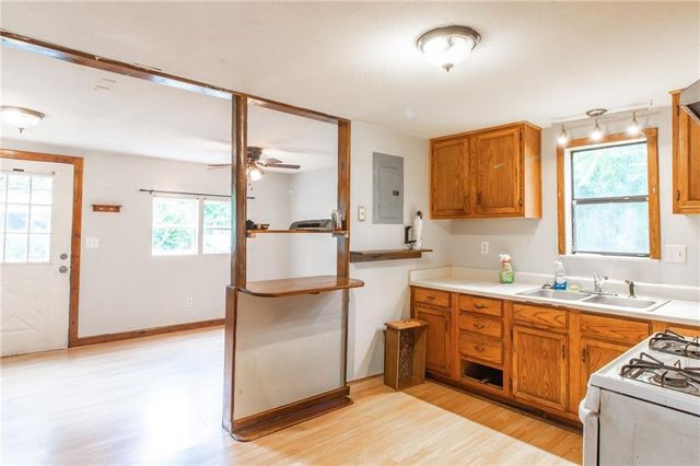 600 S Olive Street, Holden, MO 64040