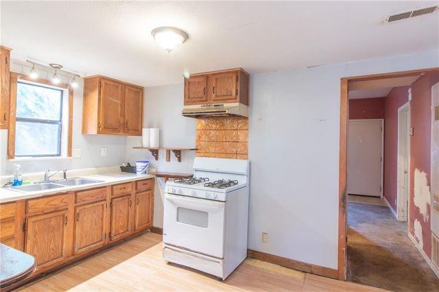 600 S Olive Street, Holden, MO 64040
