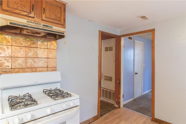 600 S Olive Street, Holden, MO 64040