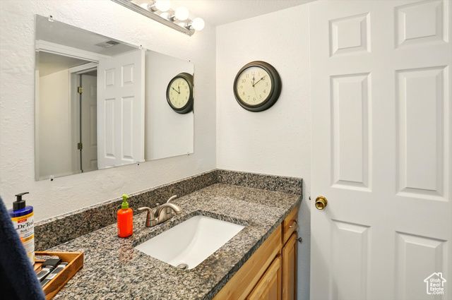 875 E ARROWHEAD LN #3, Murray, UT 84107