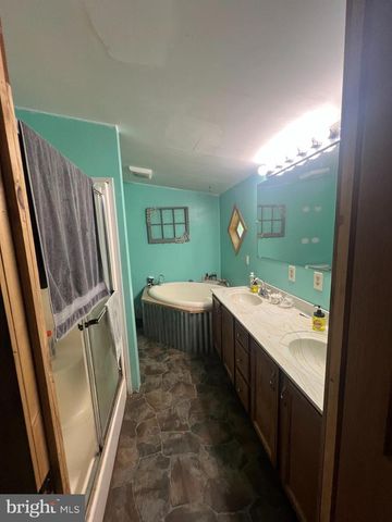 967 WINCHESTER ST, Paw Paw, WV 25434
