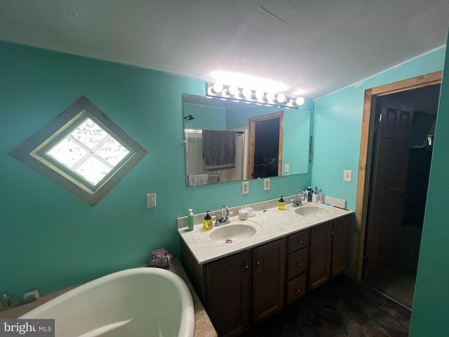 967 WINCHESTER ST, Paw Paw, WV 25434