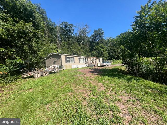967 WINCHESTER ST, Paw Paw, WV 25434
