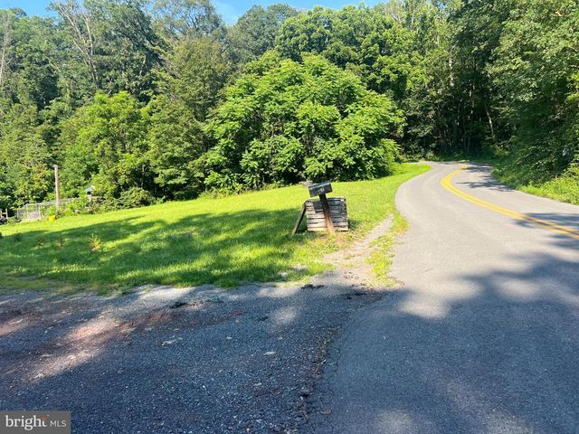 967 WINCHESTER ST, Paw Paw, WV 25434