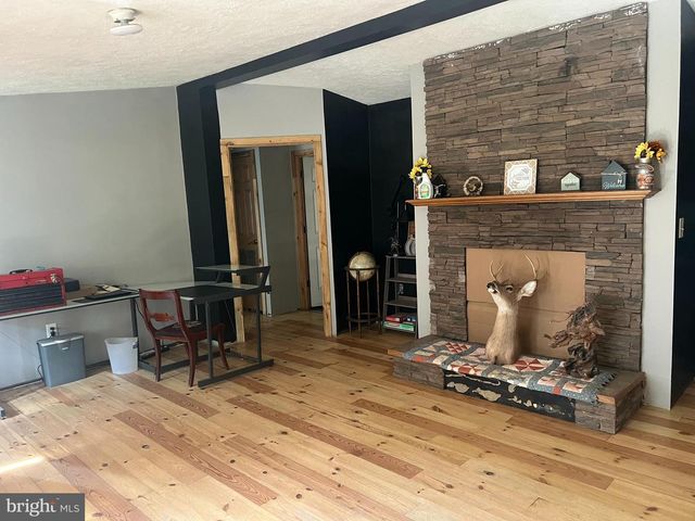 967 WINCHESTER ST, Paw Paw, WV 25434