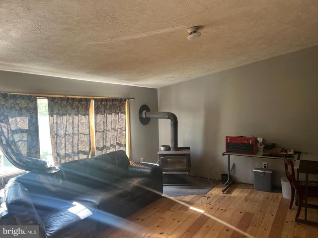 967 WINCHESTER ST, Paw Paw, WV 25434