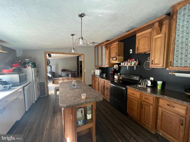 967 WINCHESTER ST, Paw Paw, WV 25434