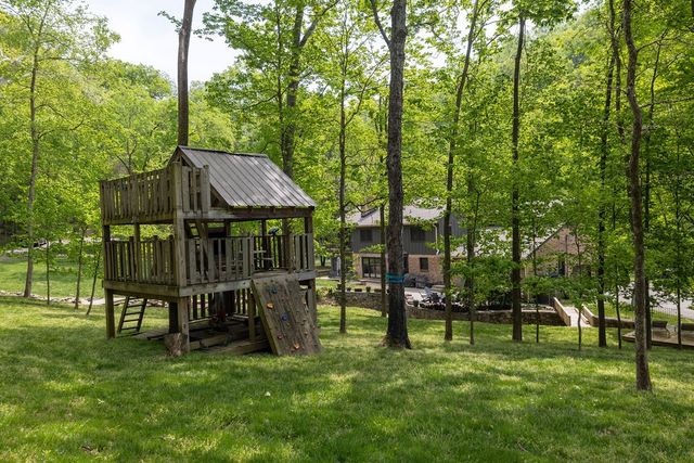 6001 Andover Dr, Nashville, TN 37215