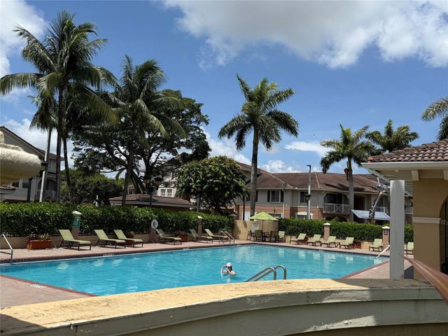 8930 W Flagler Street 215, Miami, FL 33174