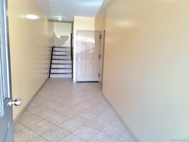 6027 78th Avenue, Glendale, NY 11385