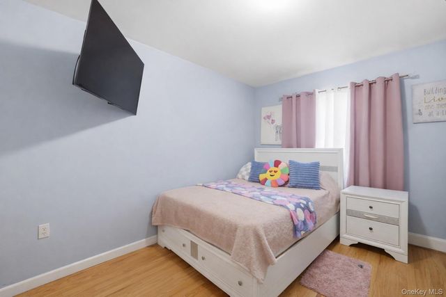 6027 78th Avenue, Glendale, NY 11385