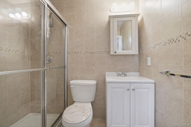 6027 78th Avenue, Glendale, NY 11385