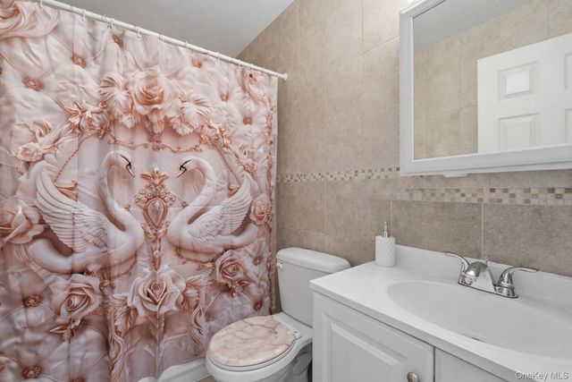 6027 78th Avenue, Glendale, NY 11385