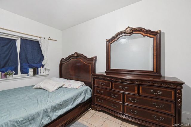 6027 78th Avenue, Glendale, NY 11385