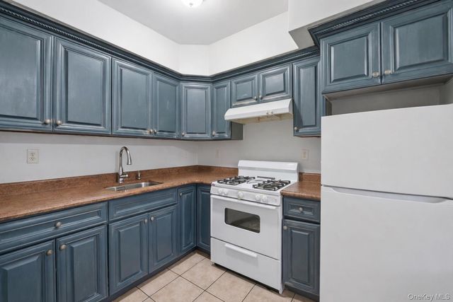 6027 78th Avenue, Glendale, NY 11385