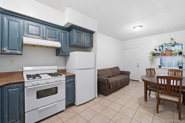 6027 78th Avenue, Glendale, NY 11385