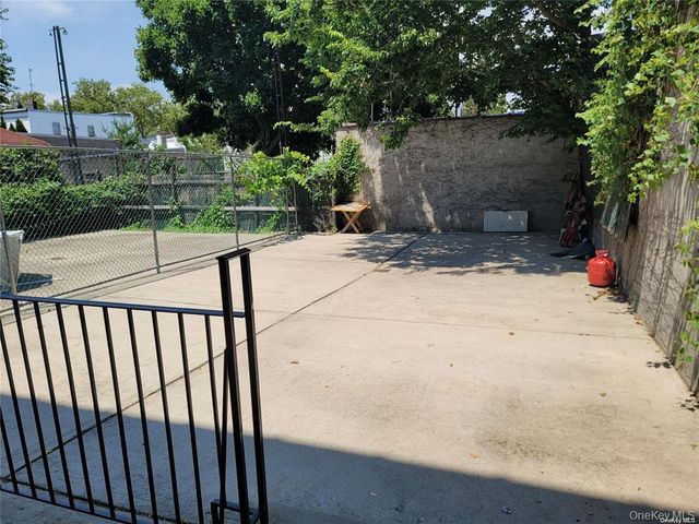 6027 78th Avenue, Glendale, NY 11385