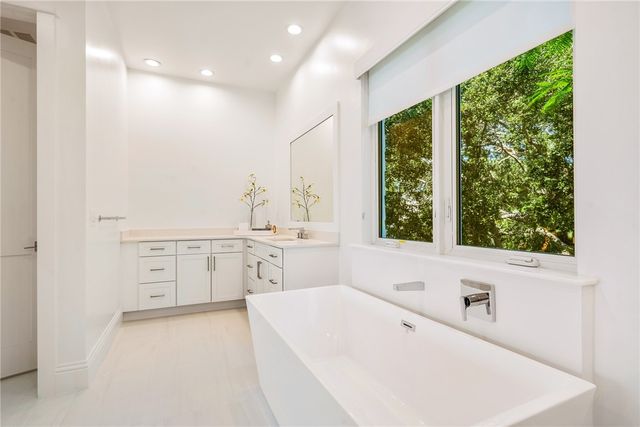 30 Strand Drive, Vero Beach, FL 32963