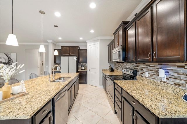 30106 KLADRUBY POINT, Mount Dora, FL 32757