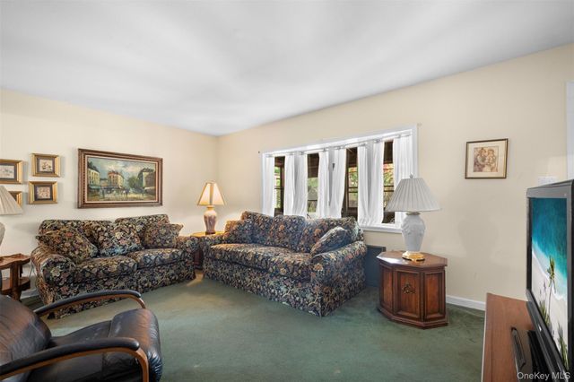 77 Pilgrim Lane, Westbury, NY 11590