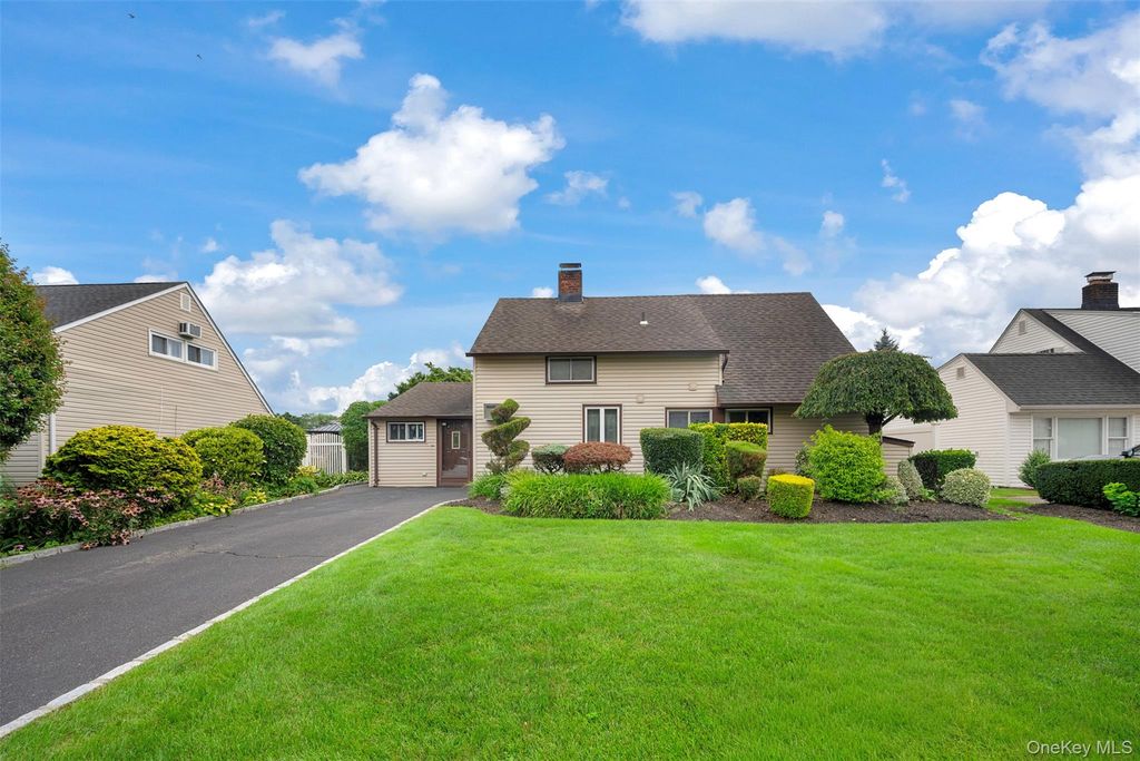 77 Pilgrim Lane, Westbury, NY 11590