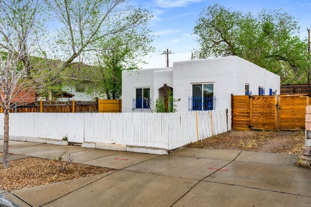 1605 Lead Avenue SE, Albuquerque, NM 87106
