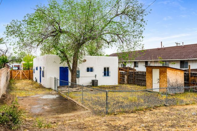 1605 Lead Avenue SE, Albuquerque, NM 87106