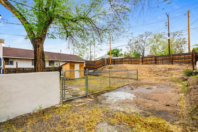 1605 Lead Avenue SE, Albuquerque, NM 87106