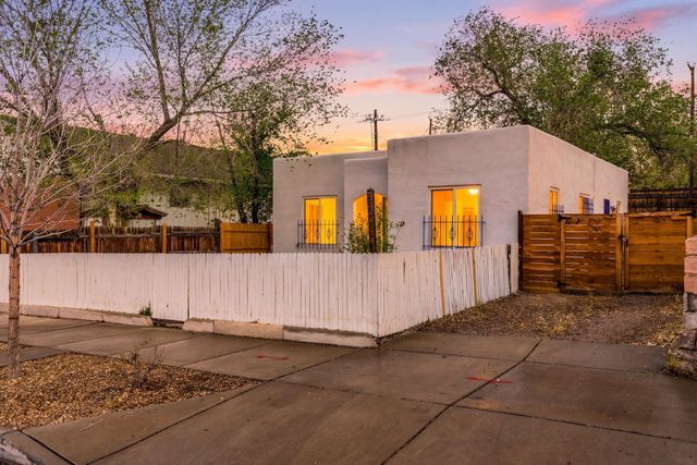 1605 Lead Avenue SE, Albuquerque, NM 87106