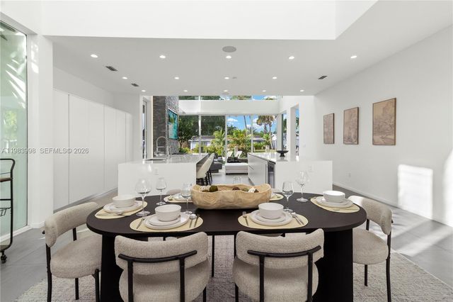 2217 NE 17th Ter, Wilton Manors, FL 33305