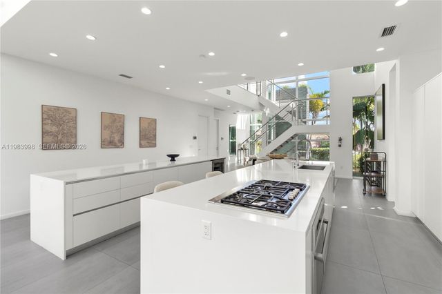 2217 NE 17th Ter, Wilton Manors, FL 33305