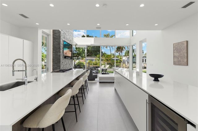 2217 NE 17th Ter, Wilton Manors, FL 33305