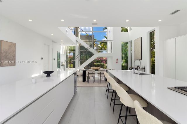 2217 NE 17th Ter, Wilton Manors, FL 33305