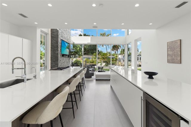 2217 NE 17th Ter, Wilton Manors, FL 33305