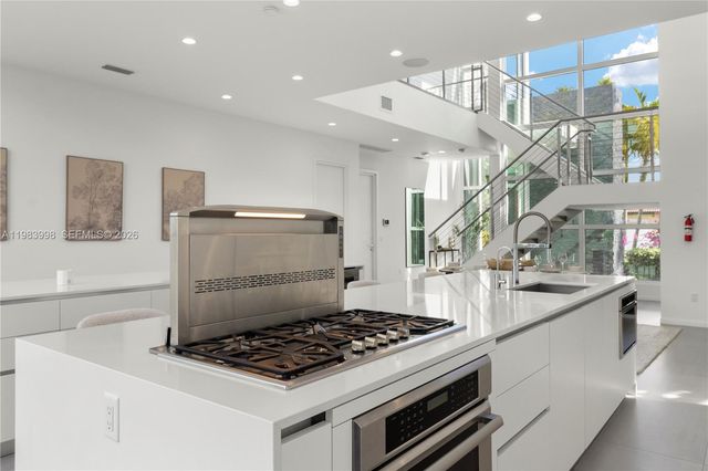 2217 NE 17th Ter, Wilton Manors, FL 33305