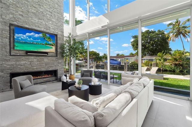 2217 NE 17th Ter, Wilton Manors, FL 33305