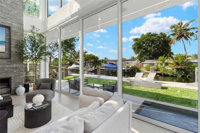 2217 NE 17th Ter, Wilton Manors, FL 33305