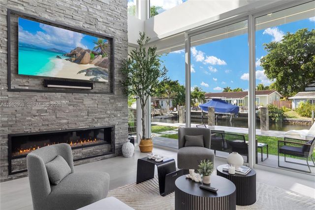 2217 NE 17th Ter, Wilton Manors, FL 33305